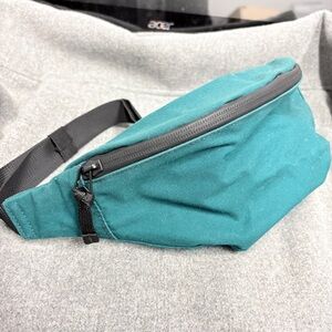 Uniqlo Green Belt Bag